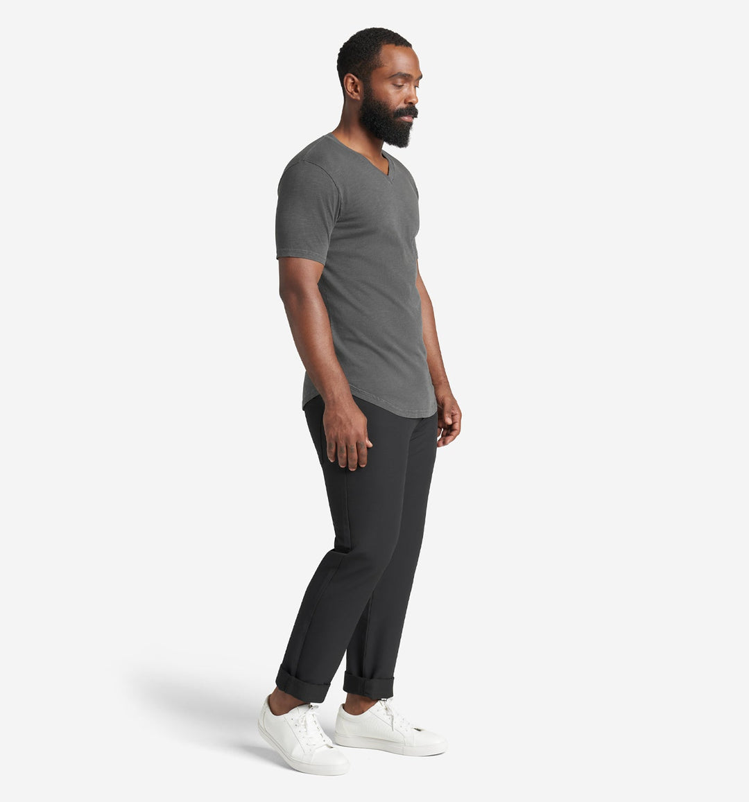 Sun-Faded Slub Scallop V-Neck T-Shirt | Black | Goodlife